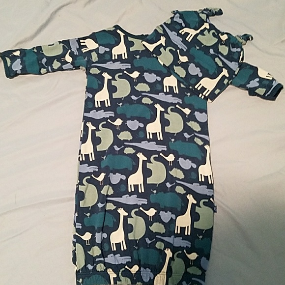 Kickee Pants Other - Kickee Pants gown and hat